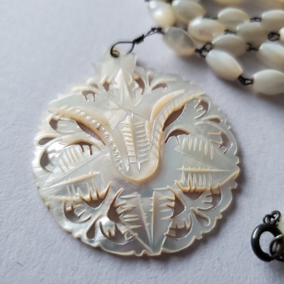 Vintage mother of pearl necklace - Picture 4 of 7